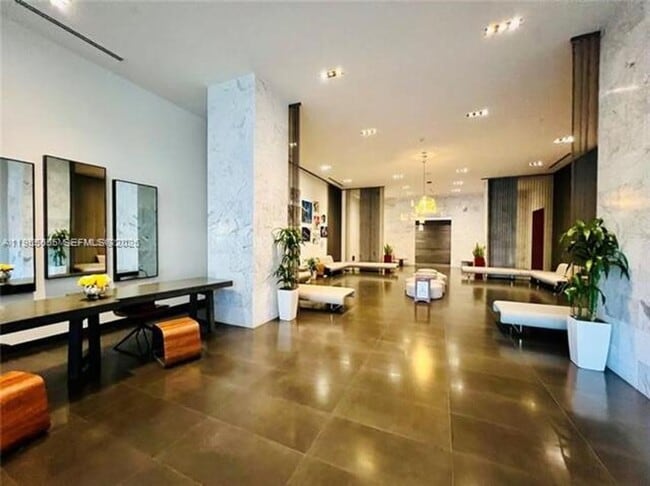 Photo - 1600 NE 1st Ave Unidad 1600 NE 1st Ave 3215