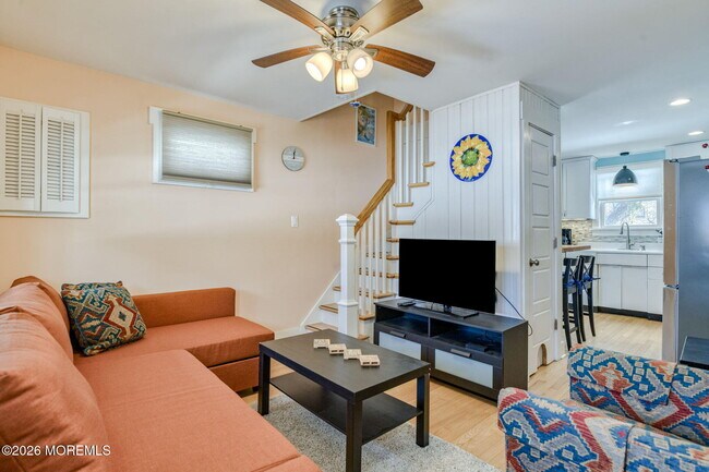 Photo - 127 Lawrence Ave