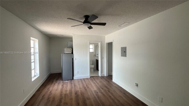 Building Photo - 2929 NW 22nd Ct Unit B Rental