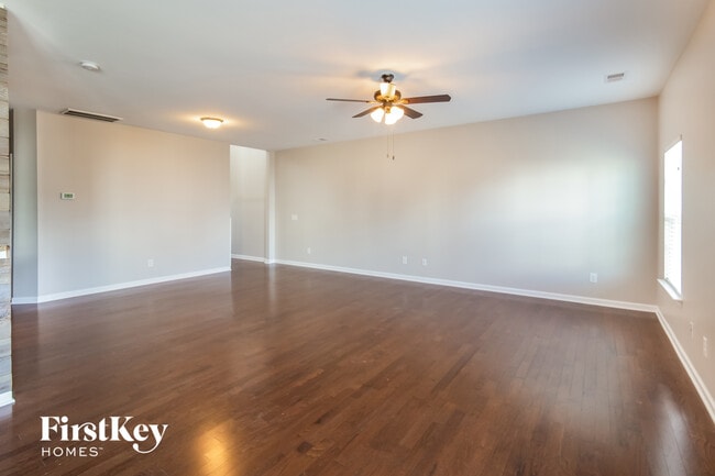 Photo - 208 Longford Dr