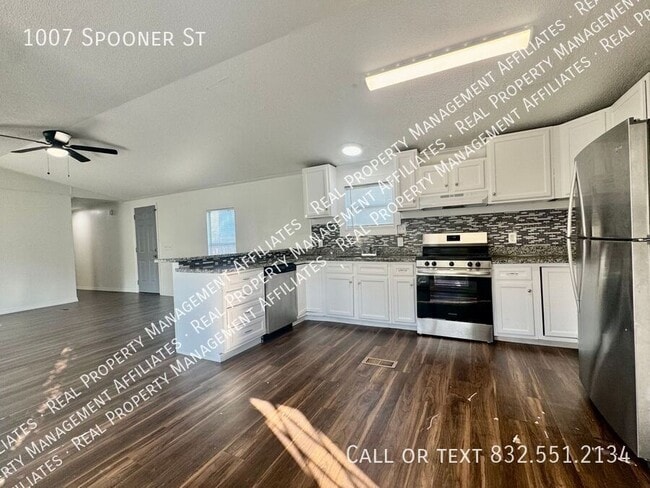 Photo - 1007 Spooner St