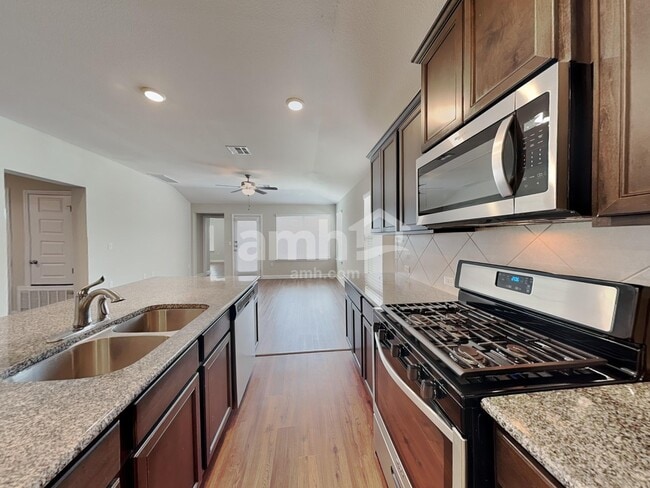 Photo - 8109 Cottage Rose Dr