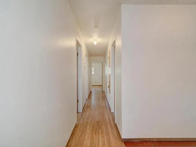 Photo - 907 Plum Ln