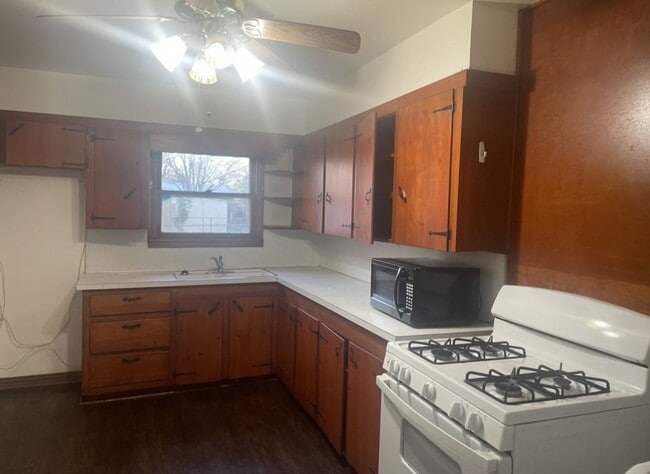 Photo - 3 bed 1 bath 1 car garage- READY NOW!