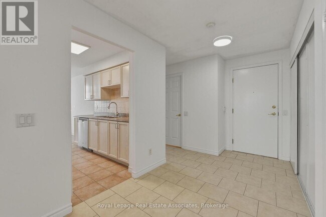 Photo - 25 Kingsbridge Garden Cir Unit 2424