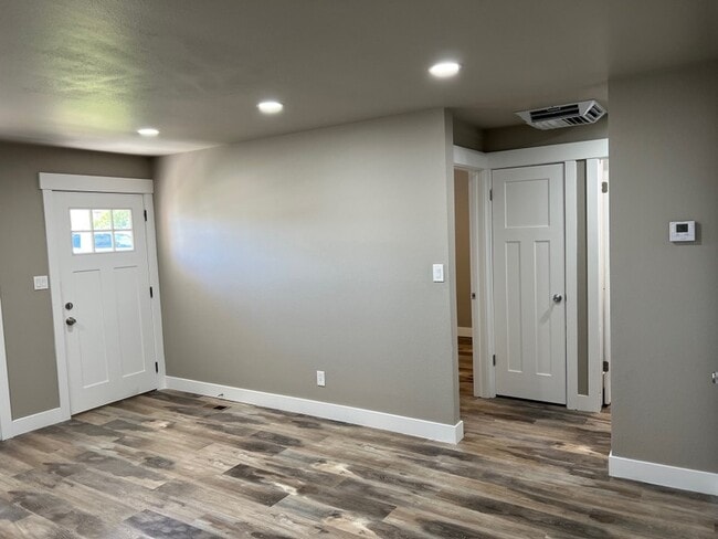 Photo - 170 W 975 N