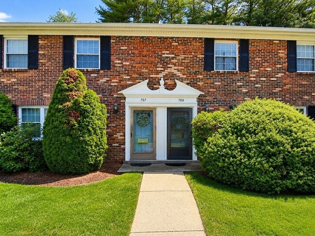 Building Photo - 708 Windsor Dr N Unit 708