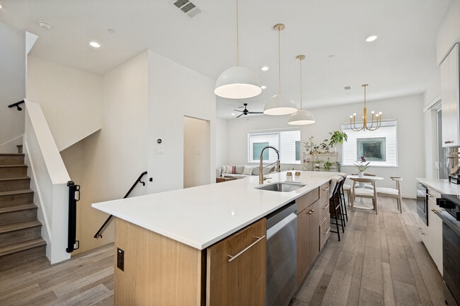 Cocina - 5018 Bryan St