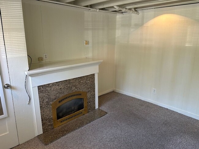 Photo - 405 California Dr