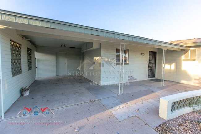 Photo - 5706 E Des Moines St