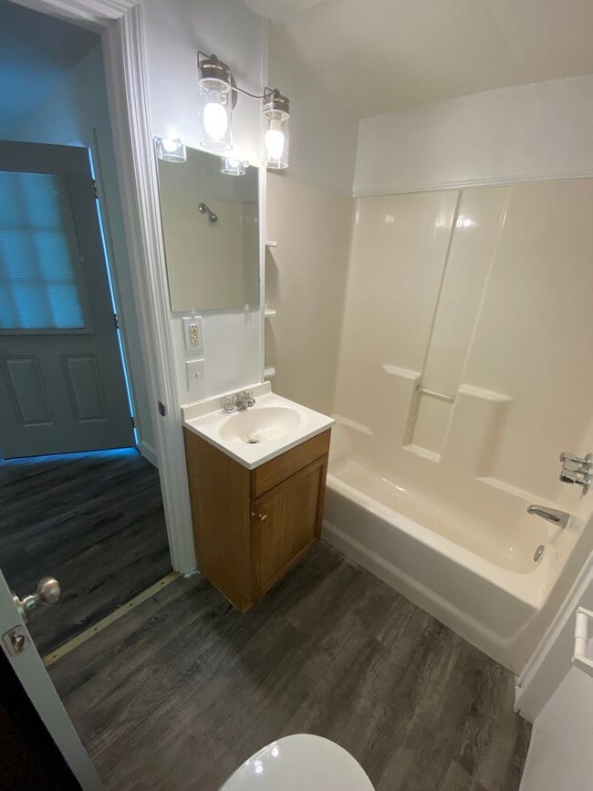 Photo - 3 bed 2 bath home with a fenced-in yard! Available August 2026!