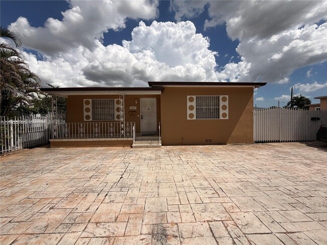 Photo - 255 SW 60th Ave