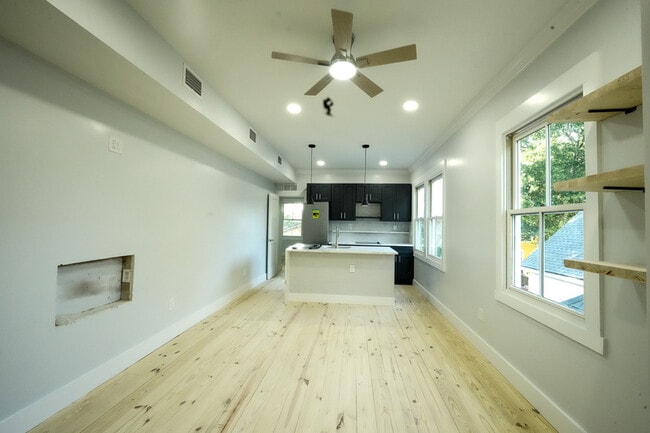 Photo - 1932 Hubbard St