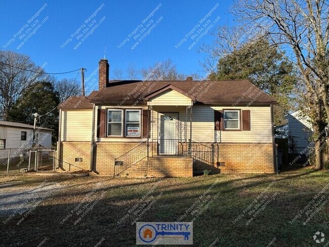 Building Photo - Bright and Sunny 2-bedroom, 1-bathroom Hom... Rental