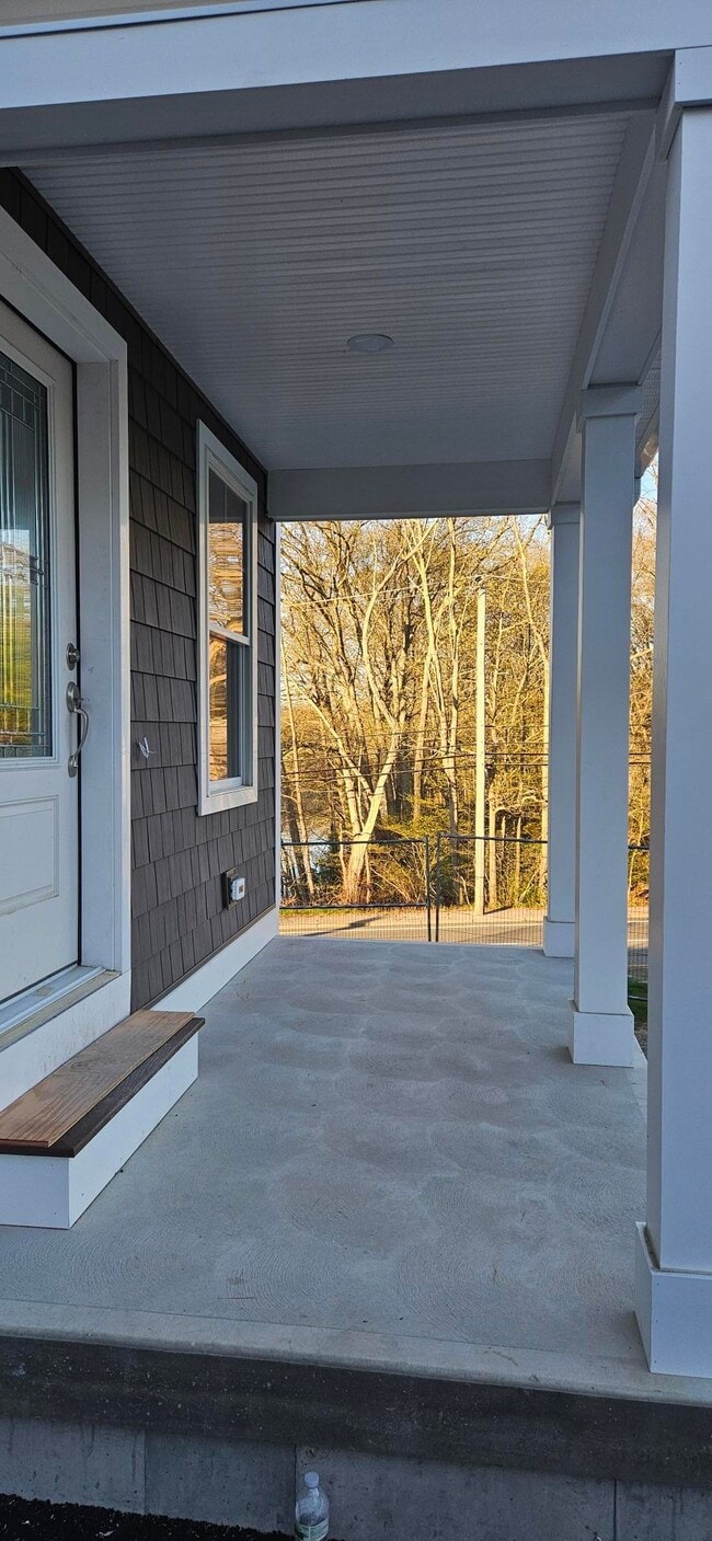 Photo - 719 Putnam Pike