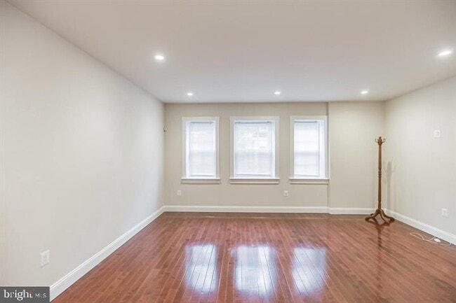 Building Photo - 2130 Locust St Unit A2