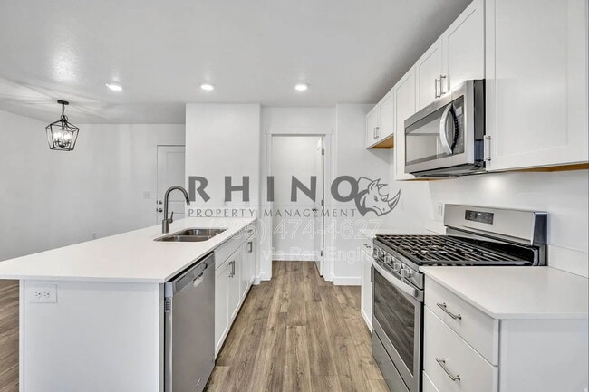 Photo - 880 N Herman Dr