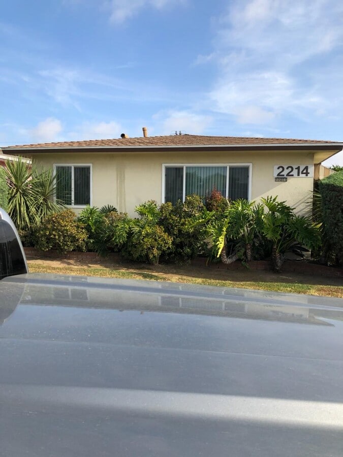 Cerca de centros comerciales y de transporte público - 2214 W Imperial Hwy Apartamentos Unidad 3