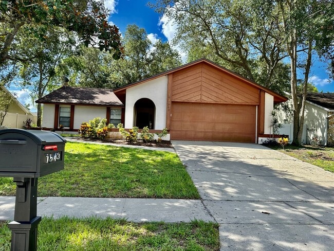 Building Photo - Perfect 3 bed 2 bath with huge fenced back... Rental