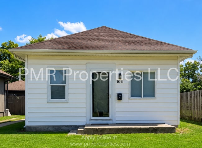 Building Photo - 3Bedrooms /2Bathrooms House