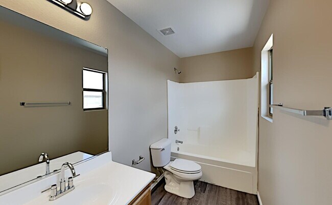 Photo - 3-Bedroom Home with Loft in Prime Peoria L...