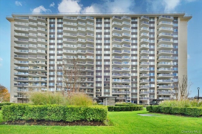 Building Photo - 18-15 215th St Unit 2G