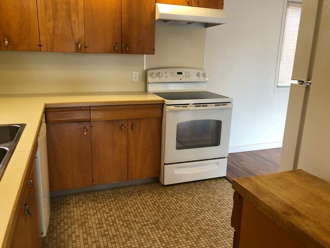 Photo - 1220 NW State St Unit 18