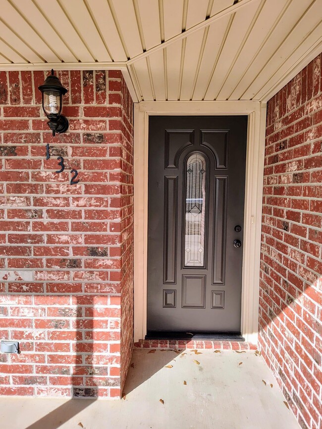 Photo - 132 Greenleaf Dr