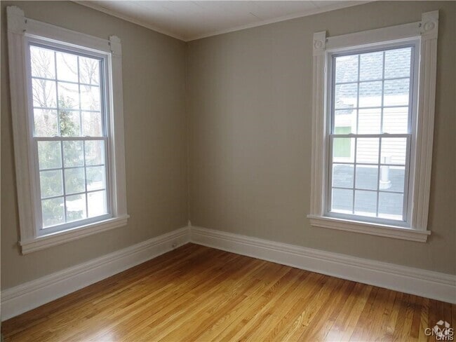 Building Photo - 1801 James St Rental