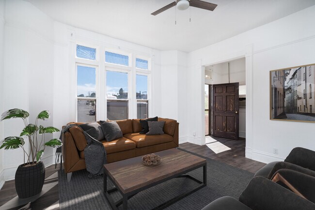 Photo - 1012-1016 N Oregon St