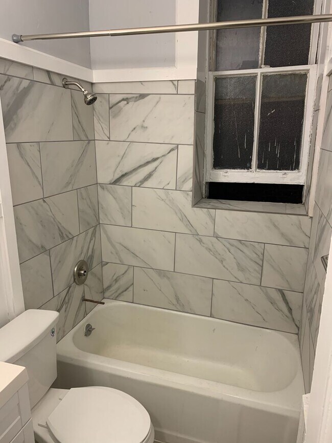 Photo - Student-Friendly 1-Bedroom Apartment | Heat & Hot Water Included | Steps from Center Square Unit 3R