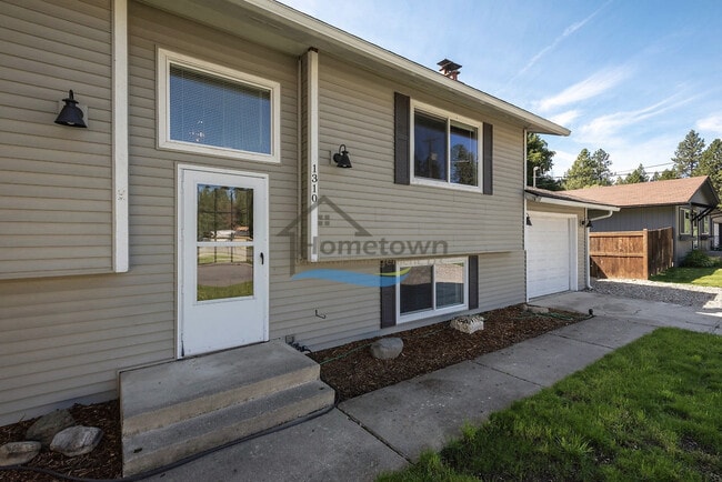 Photo - 3 Bedroom 2 Bath home with unique charm ri...