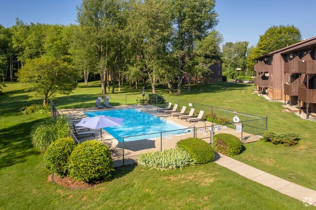 Pool and Common Grounds - Chestnut Hills Apartments