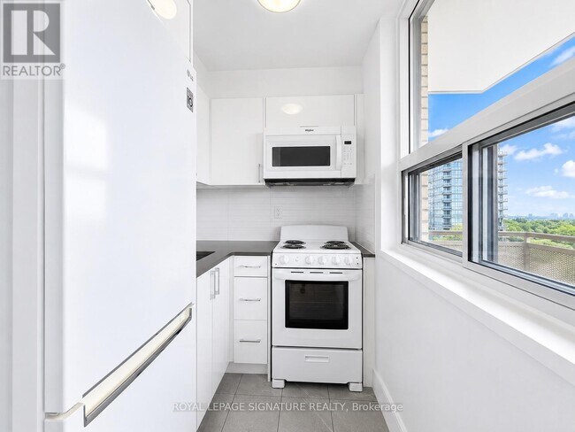 Photo - 1500 Bathurst St Unit 1201
