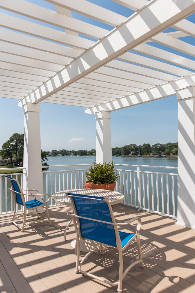 Photo - River House Apartments