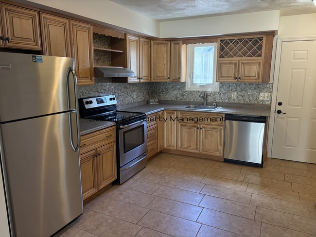 Building Photo - Newly Renovated Townhouse Style Condo For Rent in Johnston!