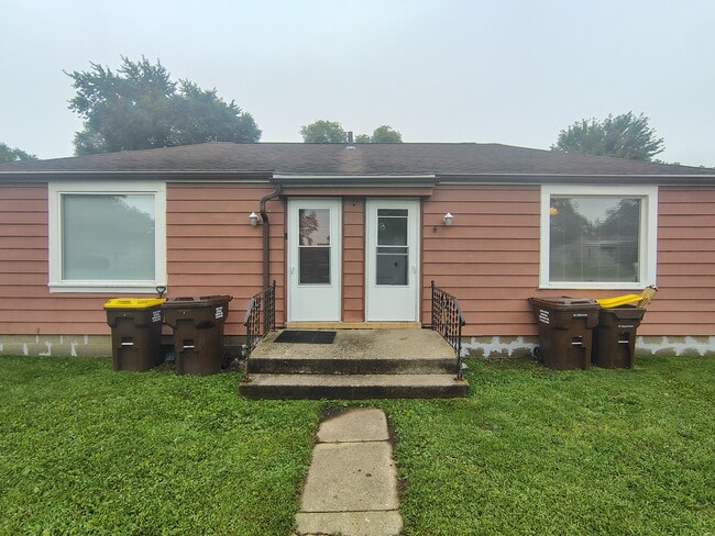 Building Photo - 921 River Park Dr Unit 1