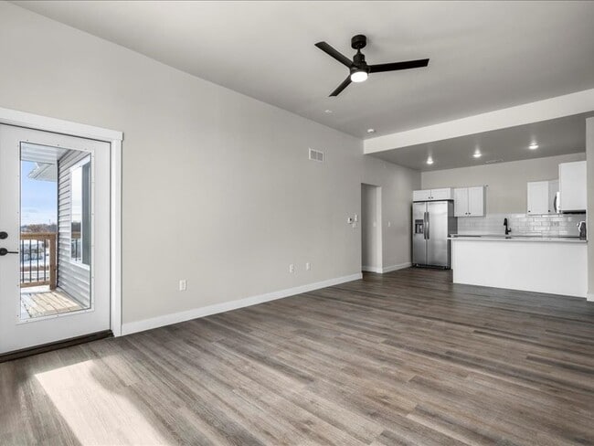 Photo - 8 Jaro Wy Unidad 101