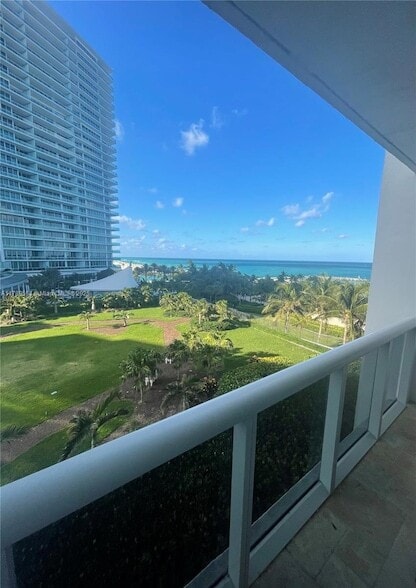 Building Photo - 10275 Collins Ave Unit 507 Rental