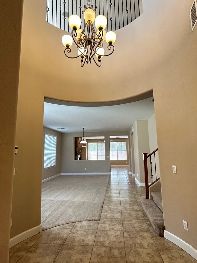 Entrance - 300 W Wisteria Pl