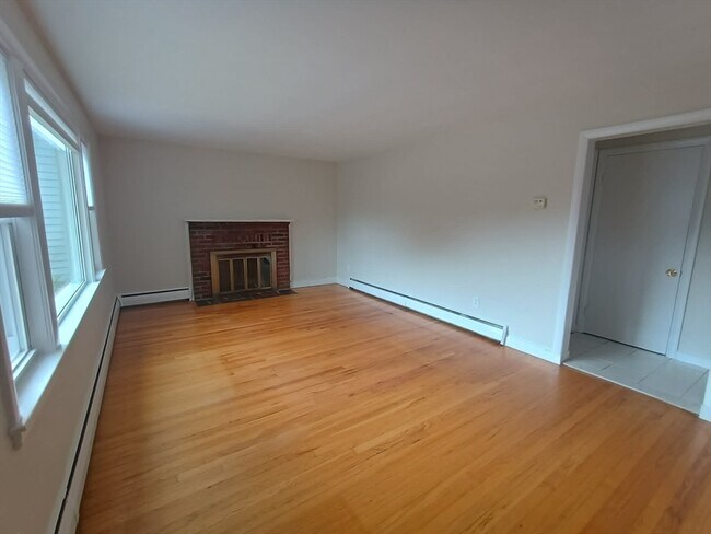 Photo - 459 Appleton St