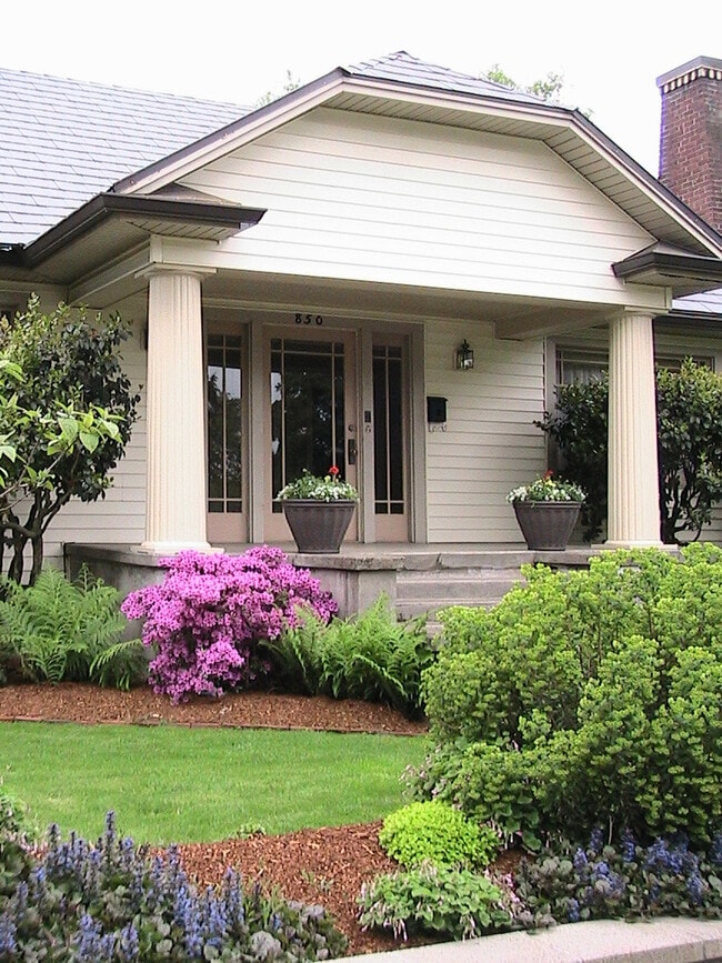 Building Photo - 850 W 11th Ave