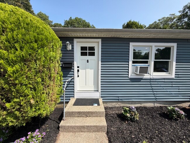Building Photo - 305 Smithtown Blvd Unit 6