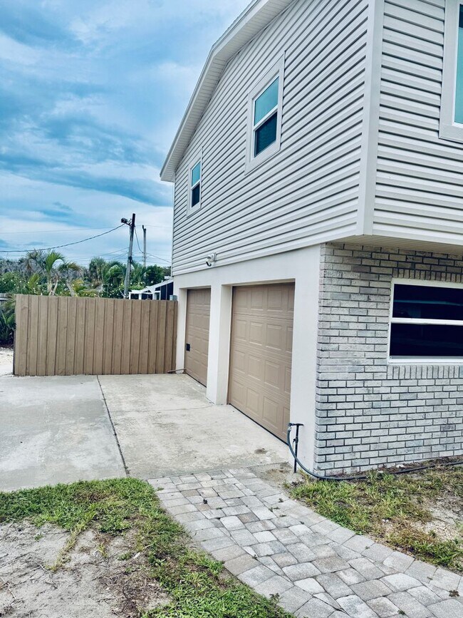 Photo - 279 Marion St