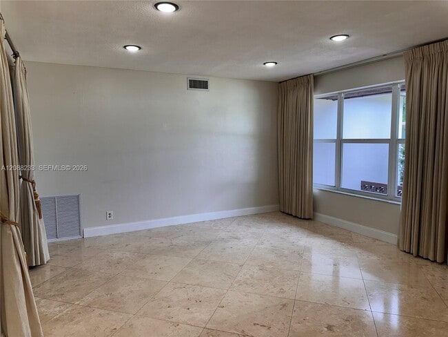 7050 SW 5th Ct