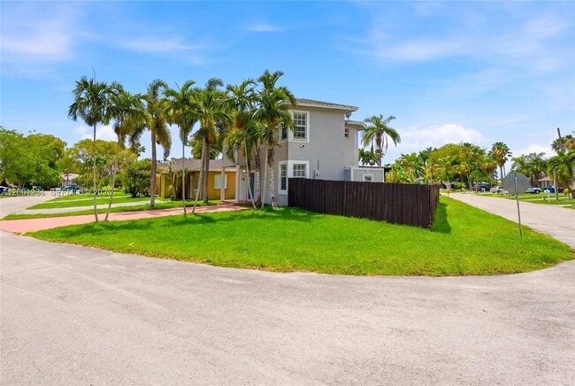 Photo - 902 SW 8th Pl