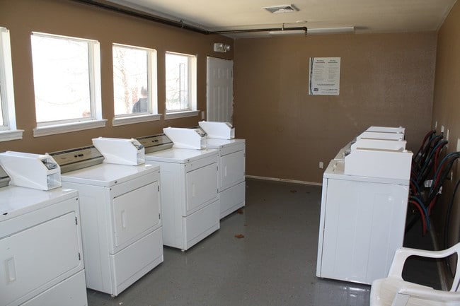 Building Photo - Cobblestone Corners