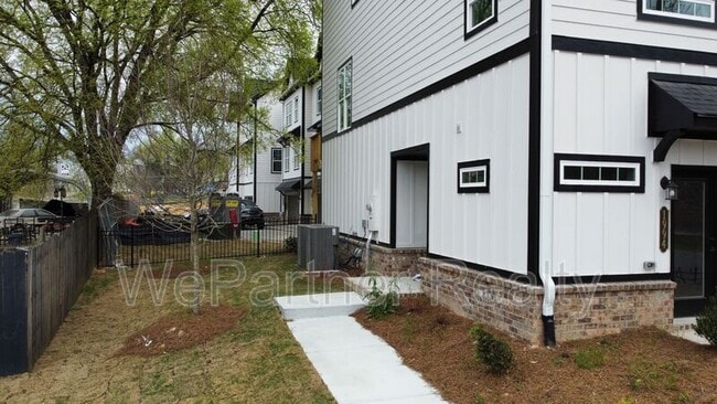 Photo - 1994 Main St NW