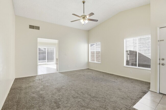 Photo - 3 bedroom home in Central Location!