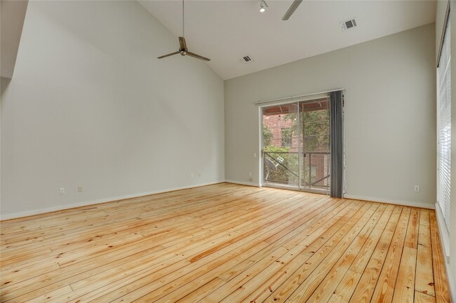 Photo - 910 Ruthven St